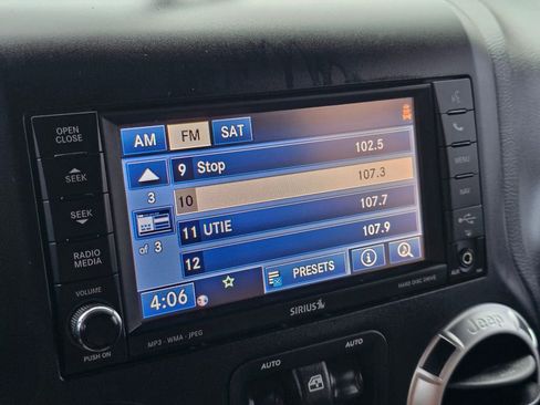 Used 2012 Jeep Wrangler Unlimited Rubicon w/ Connectivity Group image 25