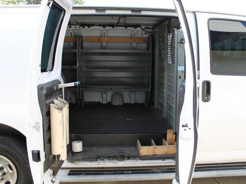 Used 2017 GMC Savana 2500 RWD image 19