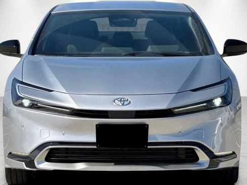 New 2027 Toyota Prius Plug-In Hybrid FWD image 7