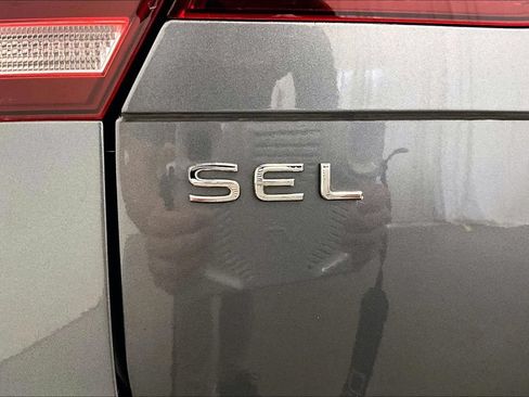 Used 2022 Volkswagen Tiguan SEL R-Line AWD/4WD image 24