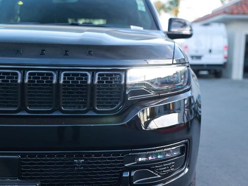 Used 2024 Jeep Wagoneer Series II RWD image 5