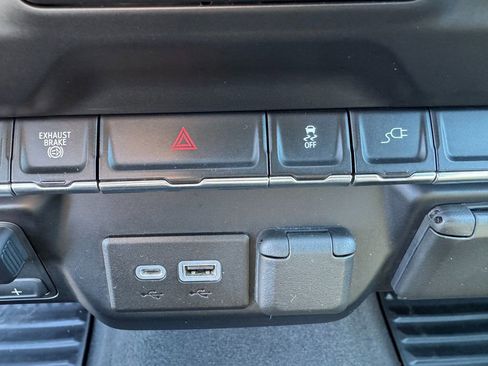 Used 2021 Chevrolet Silverado 3500 LT AWD/4WD image 38