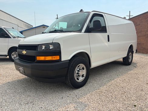 Used 2019 Chevrolet Express 3500 w/ Driver Convenience Package image 10