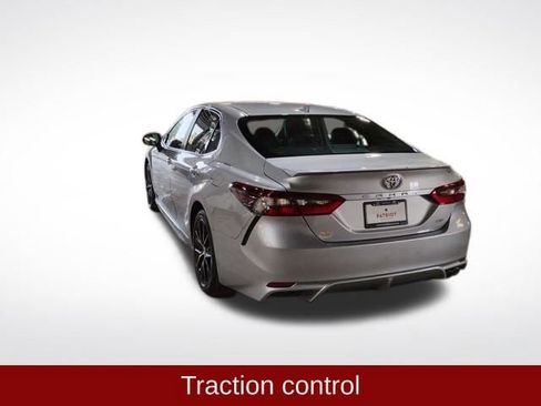 Used 2024 Toyota Camry SE image 5
