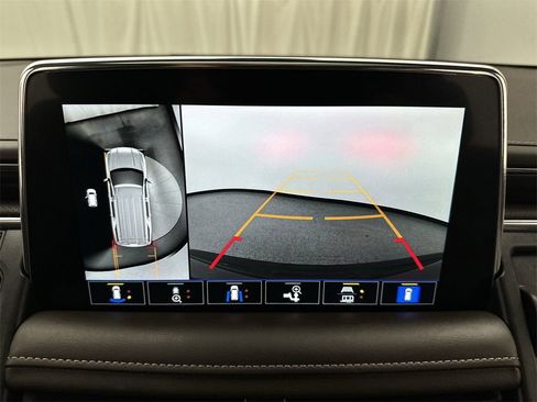 Used 2021 GMC Yukon SLT w/ SLT Premium Package image 17