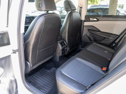 Certified 2023 Volkswagen Taos SE FWD image 14