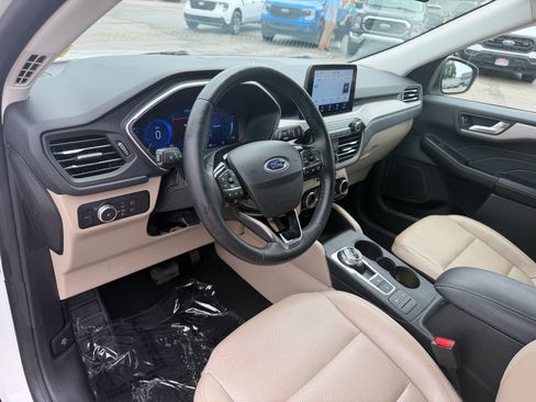 Used 2022 Ford Escape SEL w/ Technology Package AWD/4WD image 24
