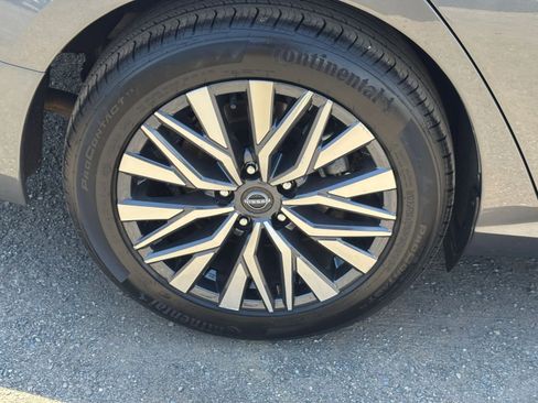 Used 2025 Nissan Altima 2.5 SV FWD image 30