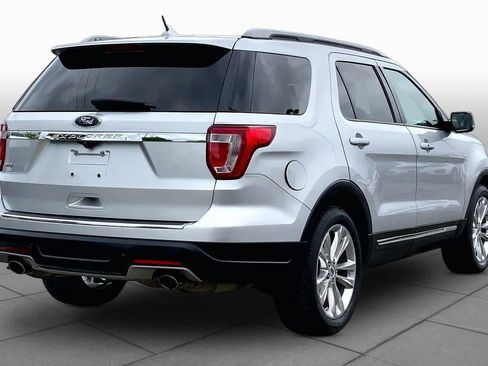 Used 2018 Ford Explorer XLT w/ Equipment Group 202A FWD image 13