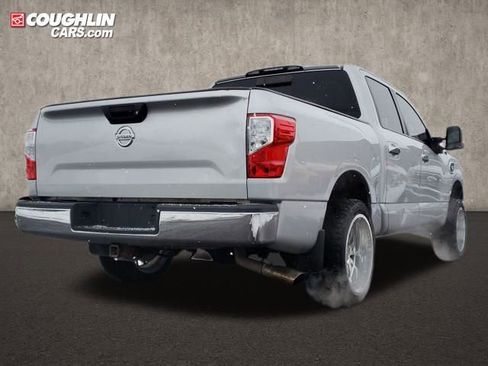 Used 2017 Nissan Titan SV image 8