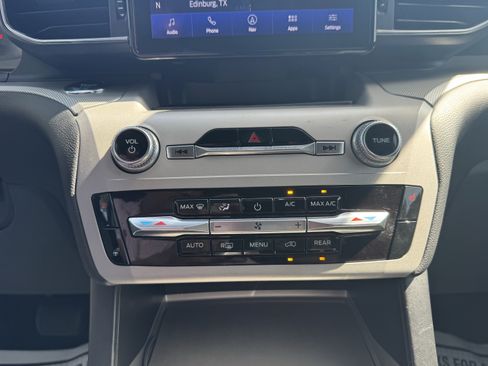 Used 2023 Ford Explorer XLT w/ Equipment Group 202A RWD image 13