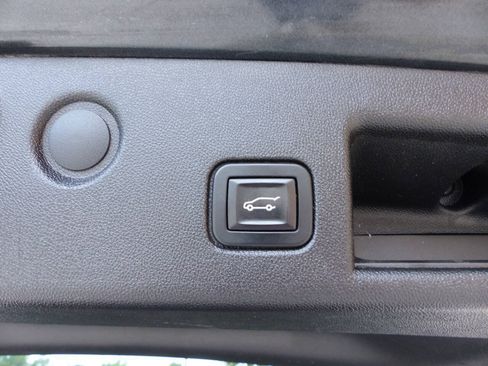 Used 2018 Chevrolet Equinox LT FWD image 39