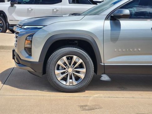 New 2026 Chevrolet Equinox LT FWD image 9