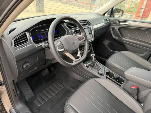 Certified 2024 Volkswagen Tiguan SE AWD/4WD image 8