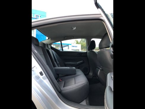 Used 2024 Nissan Altima 2.5 SV image 15