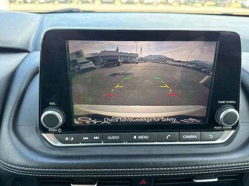 Used 2024 Nissan Rogue SV AWD/4WD image 22