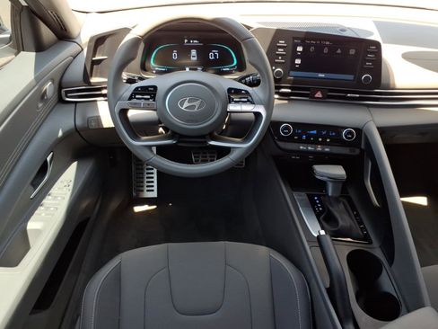 Certified 2025 Hyundai Elantra Sport FWD image 16