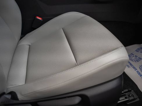 Certified 2024 Toyota Prius XLE FWD image 36