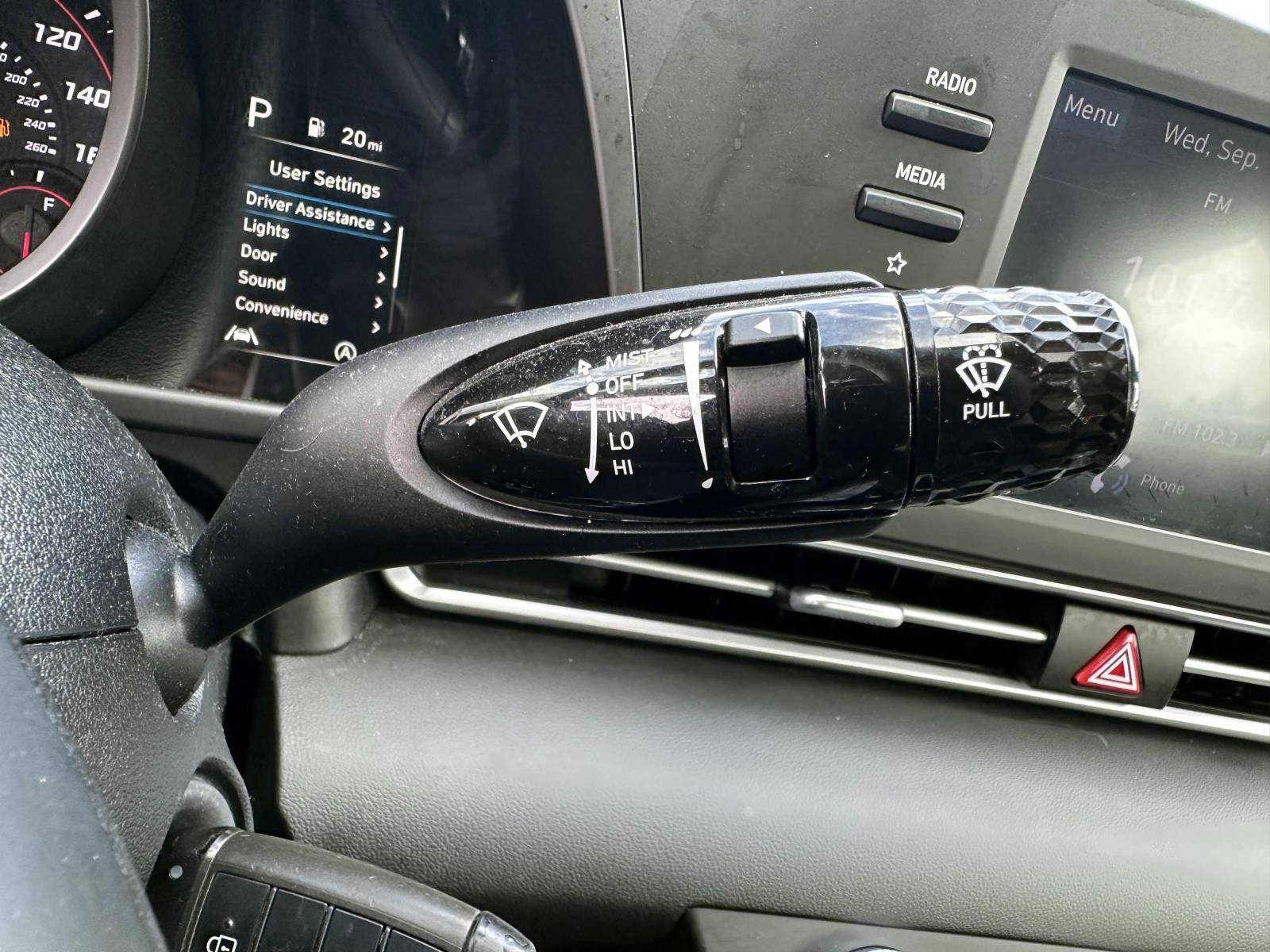 Used 2023 Hyundai Elantra SE FWD image 18