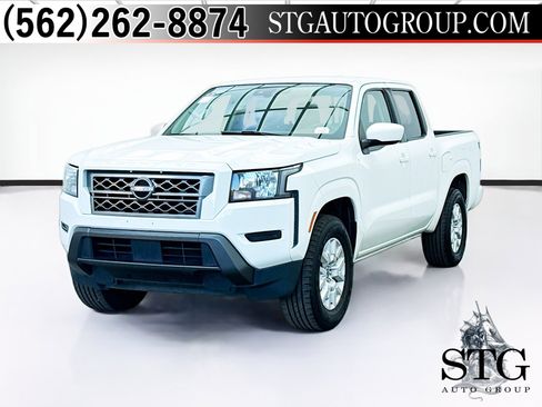 Used 2022 Nissan Frontier SV image 1