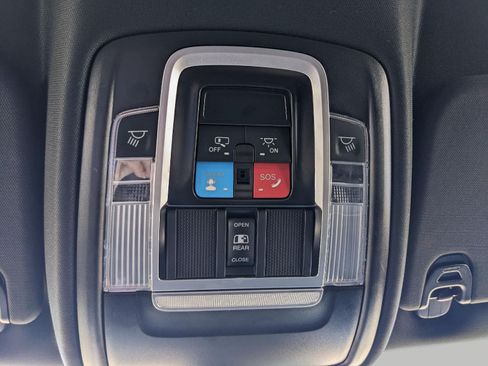 Used 2025 RAM 1500 Laramie AWD/4WD image 34