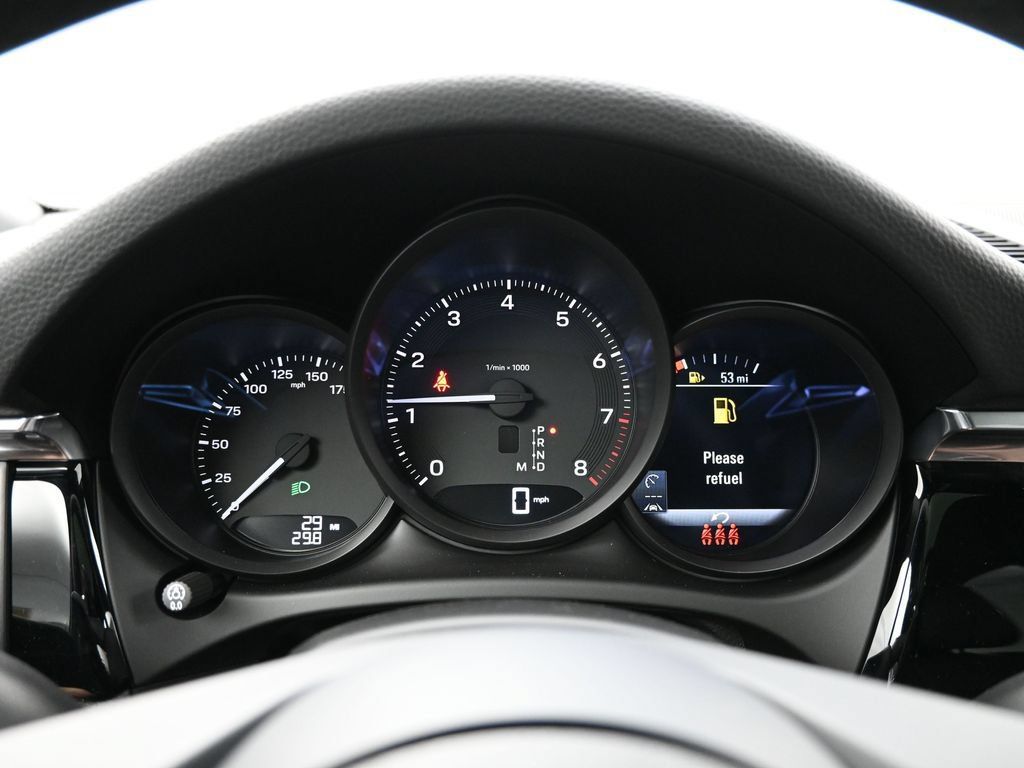 Certified 2025 Porsche Macan AWD/4WD image 9
