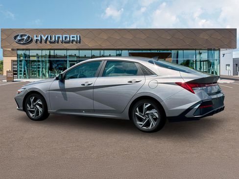 New 2025 Hyundai Elantra Limited FWD image 4