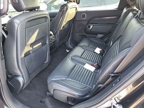 Used 2017 Land Rover Discovery HSE image 9