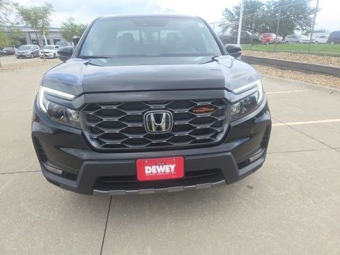 Used 2025 Honda Ridgeline TrailSport image 2