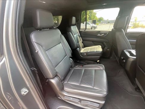 Used 2021 Chevrolet Suburban Z71 w/ Z71 Signature Package AWD/4WD image 23