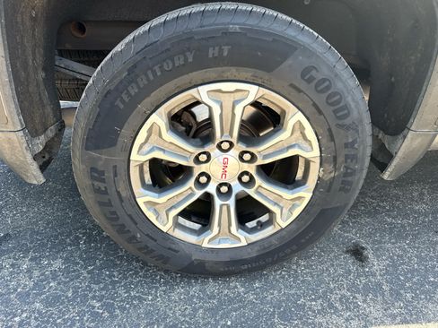 Used 2019 GMC Sierra 1500 SLE w/ SLE Value Package AWD/4WD image 8