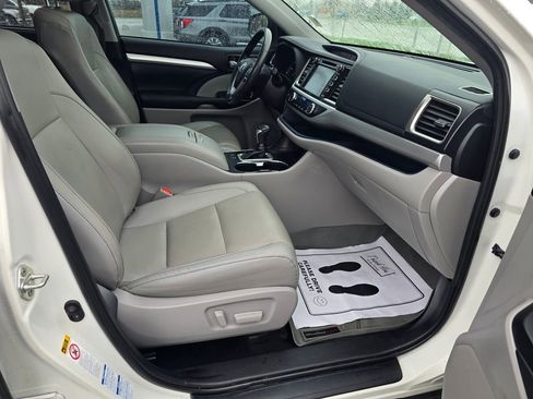 Used 2019 Toyota Highlander XLE image 17