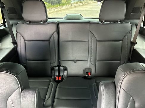 Used 2025 GMC Yukon Denali w/ Sun & Power Step Package AWD/4WD image 30