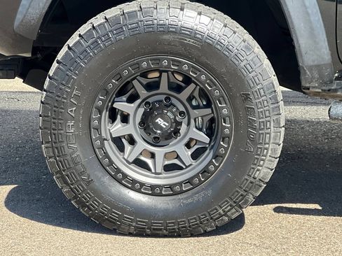 Used 2019 Toyota Tacoma TRD Off-Road AWD/4WD image 26