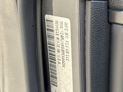 Used 2023 Jeep Grand Cherokee Laredo image 34