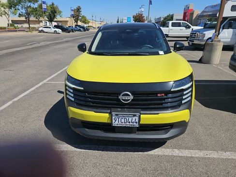 Used 2025 Nissan Kicks SR AWD/4WD image 2