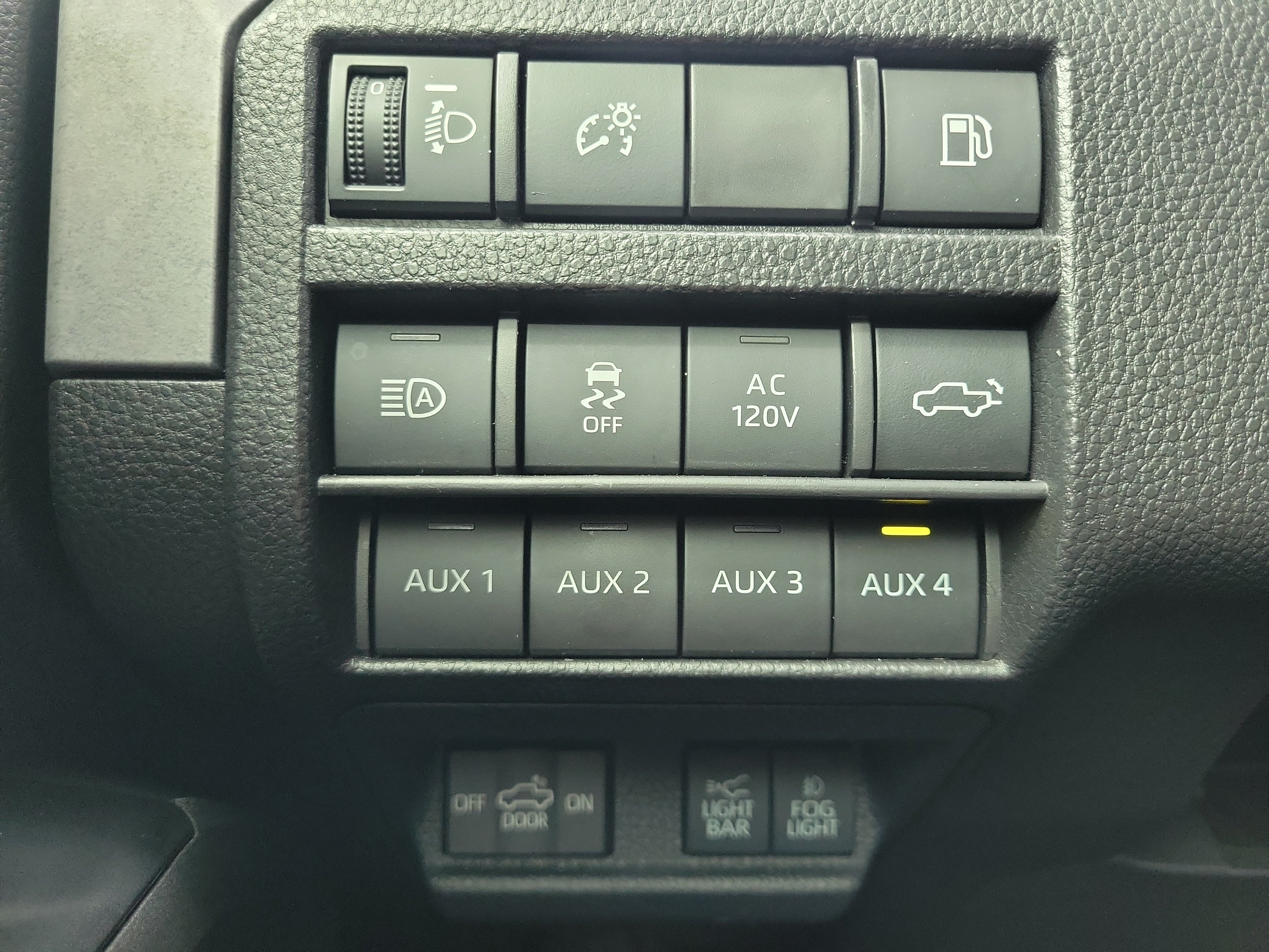 Used 2025 Toyota Tacoma 4x4 Double Cab Hybrid image 33