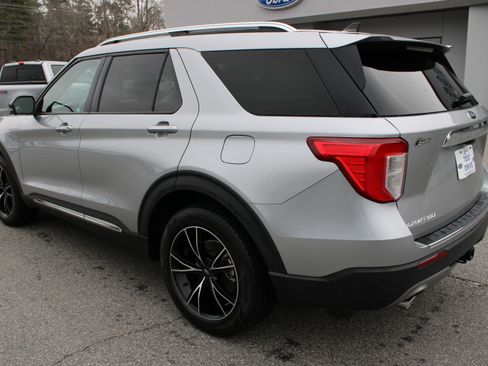 Certified 2021 Ford Explorer Limited w/ Equipment Group 301A image 8