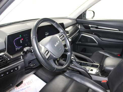 Used 2025 Kia Telluride S FWD image 16