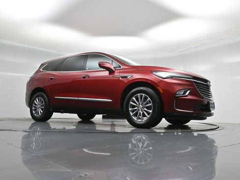 Used 2024 Buick Enclave Premium image 4