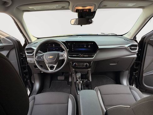 Used 2024 Chevrolet TrailBlazer LT w/ LT Cold Weather Package FWD image 32