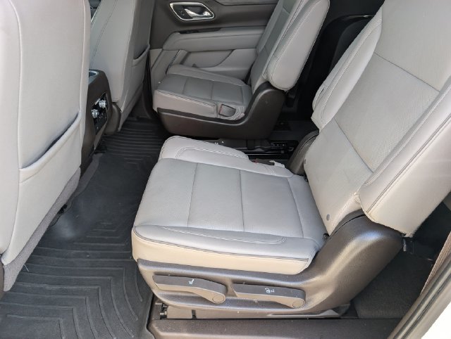 Used 2023 GMC Yukon XL SLT AWD/4WD image 30