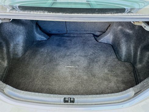 Used 2017 Toyota Corolla XLE w/ Carpet Mat Package (TMS) FWD image 17