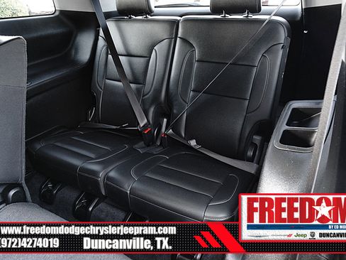 Used 2023 GMC Acadia SLT AWD/4WD image 15