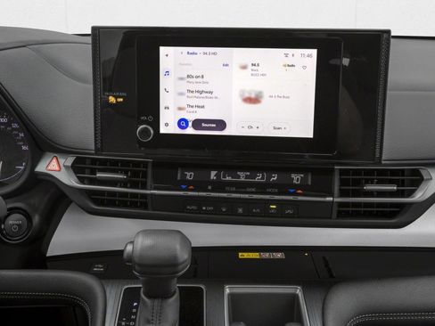 New 2026 Toyota Sienna LE FWD image 7