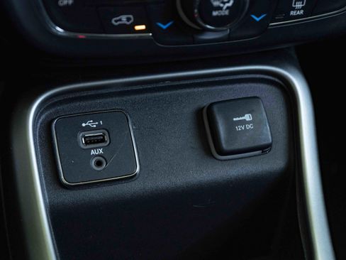 Used 2020 Jeep Compass Latitude FWD image 32