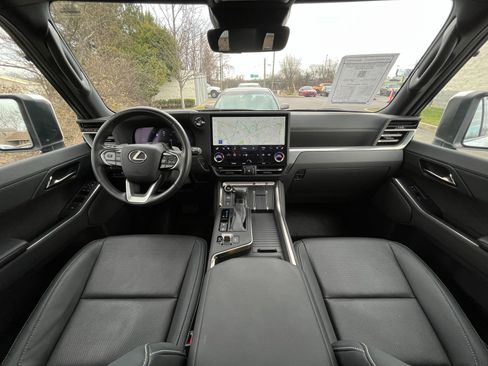 Used 2024 Lexus GX 550 w/ Accessory Package (Z1) image 49