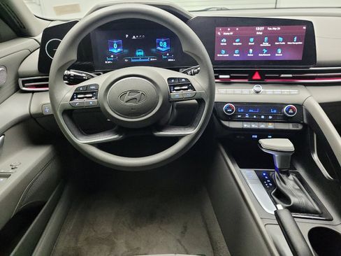 Used 2024 Hyundai Elantra SEL FWD image 22