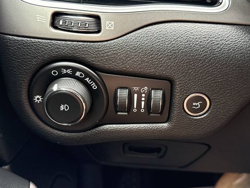 Used 2019 Jeep Cherokee Limited AWD/4WD image 15
