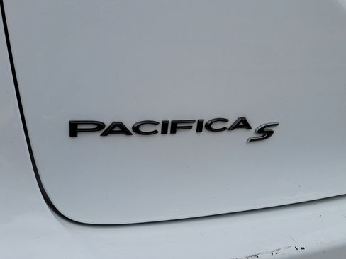 Used 2019 Chrysler Pacifica Touring-L Plus w/ Advanced Safetytec Group image 9